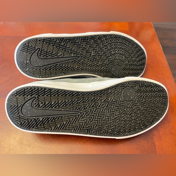 Men’s Nike suede SB Charge skate shoes - size 8.5 - Picture 4 of 5